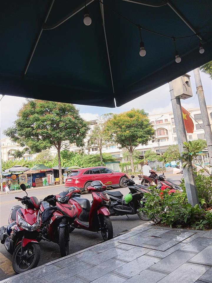 Bán nhà 1 lửng 3 lầu ngay cổng vạn phúc city thủ đức. giá 8.7 tỷ