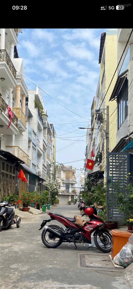 Bán gấp nhà 2 tầng. giá 4.4 tỷ hẻm xe hơi tp thủ đức