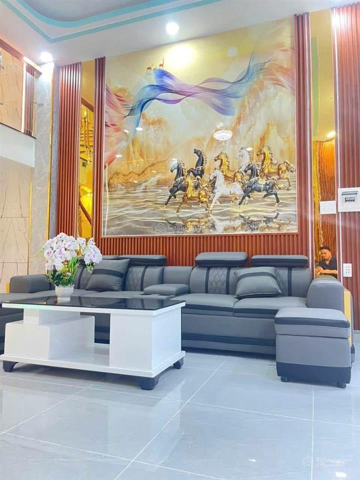 Bán gấp nhà mới 3 lầu hẻm xe hơi thông. giá 5,4 tỷ phường tam bình tp thủ đức hcm.