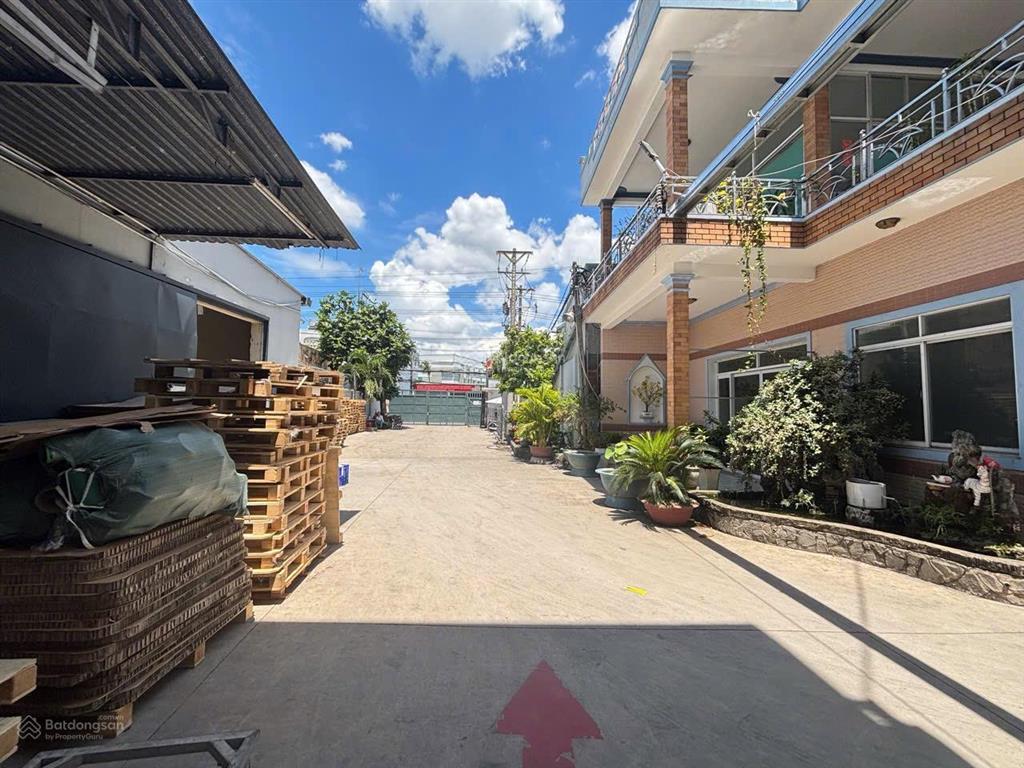 Bán 12m mặt tiền đt 743b, diện tích 3250m2 đất skc, đang làm nhà xưởng