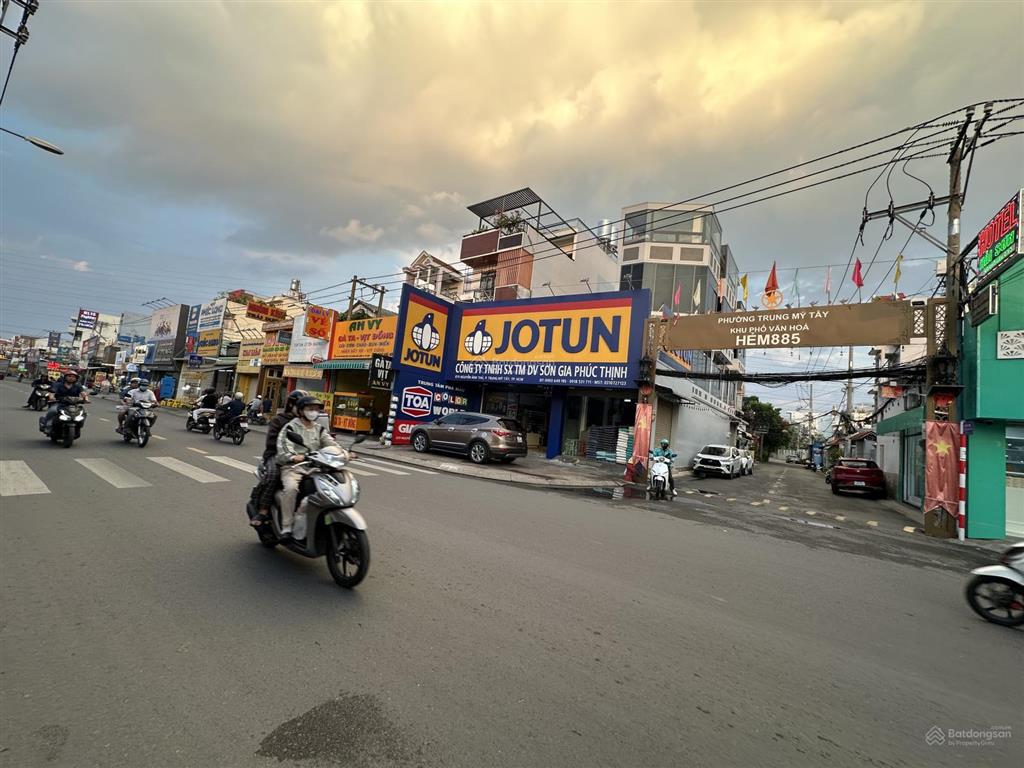 Cho thuê nhà góc 2 mặt tiền phan đăng lưu, 5,5mx10, 4 sàn, vị trí đắc địa