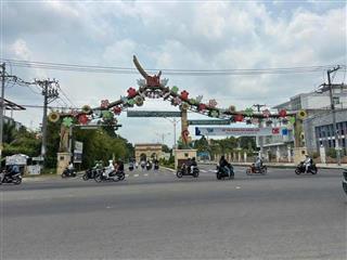 Góc 02 mặt tiền đường nguyễn văn cừ  kế bên đại học nam cần thơ