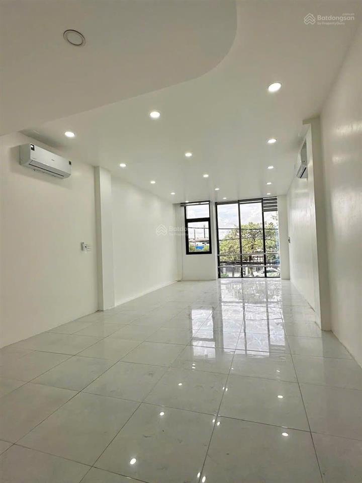 Bán nhà 3 tầng có sân thượng vị trí đẹp đường mạc thiên tích cách trường đạ
