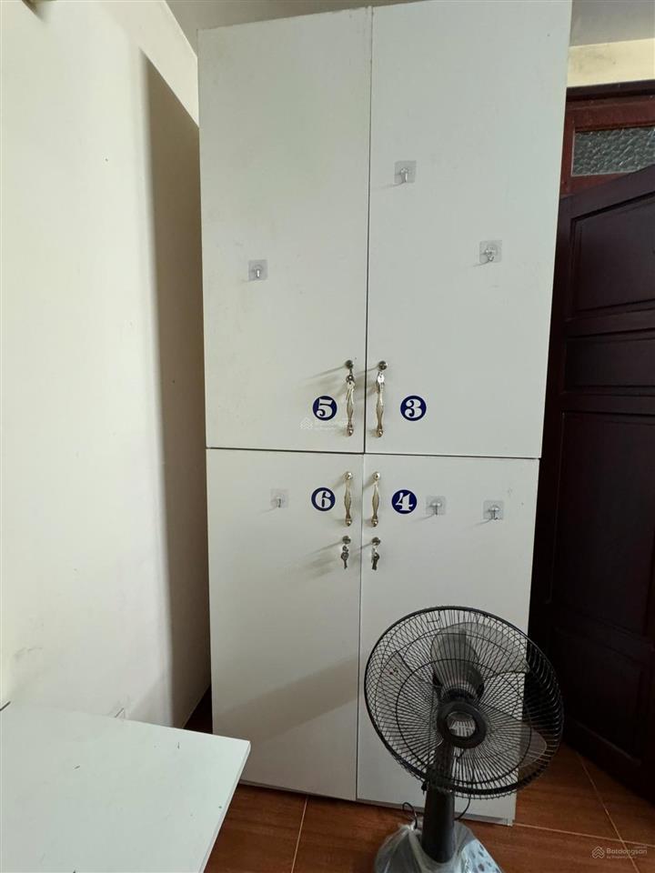 Phòng đẹp đủ đồ giá rẻ ngõ 41 thái hà 4,2 tr ở 24 người phòng tầng 4, vệ sinh chung.