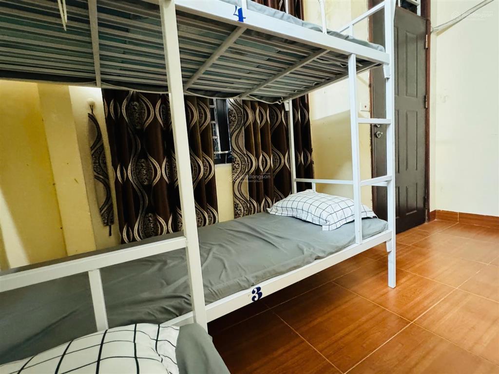 Phòng đẹp đủ đồ giá rẻ ngõ 41 thái hà 4,2 tr ở 24 người phòng tầng 4, vệ sinh chung.