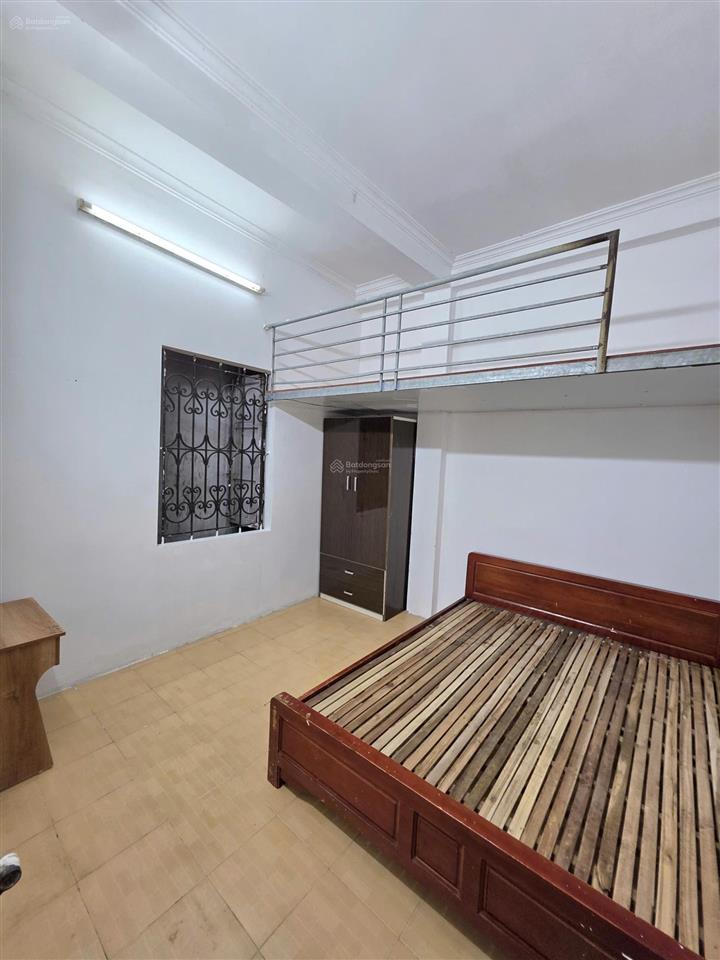 Phòng đẹp có gác sép vệ sinh chung 1002 láng, ngã 3 chùa láng