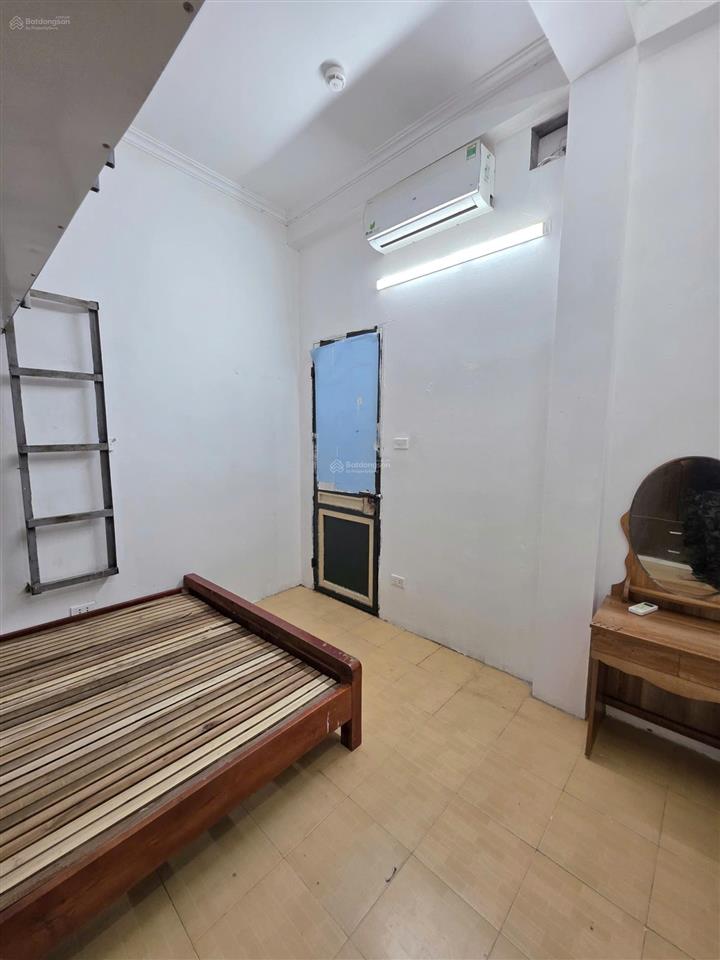 Phòng đẹp có gác sép vệ sinh chung 1002 láng, ngã 3 chùa láng