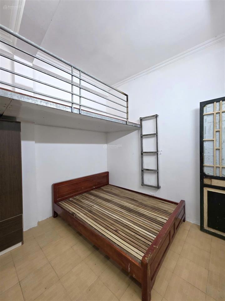 Phòng đẹp có gác sép vệ sinh chung 1002 láng, ngã 3 chùa láng
