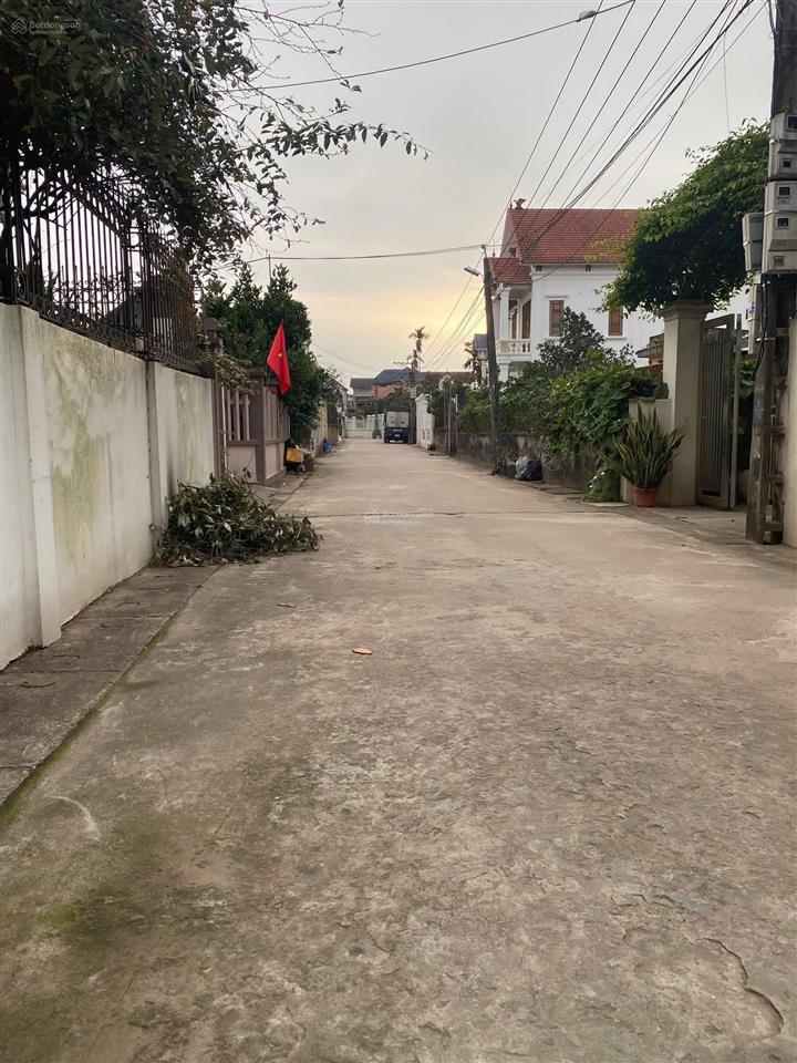 Bán nhanh lô đất 81m2 trục chính, đường 6m, cách 50m ra đường huyện, dân cư đông đúc, sát vđ 4