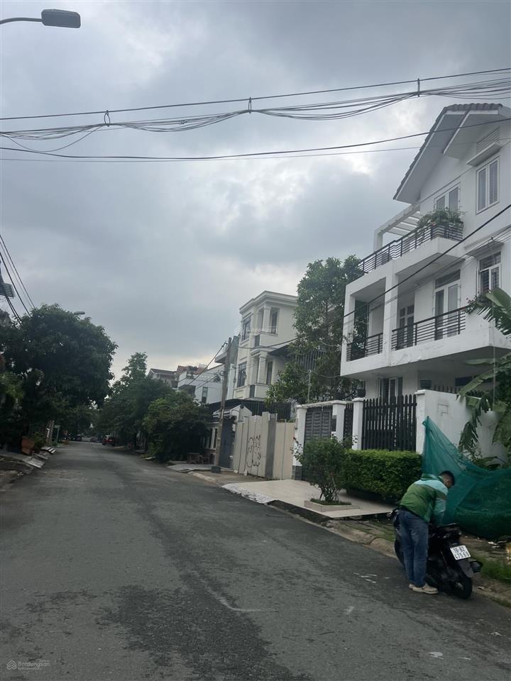 Bán gấp lô đất chỉ 100tr hiếm sát sông sài gòn đường 25 khu bên sông hiệp bình chánh