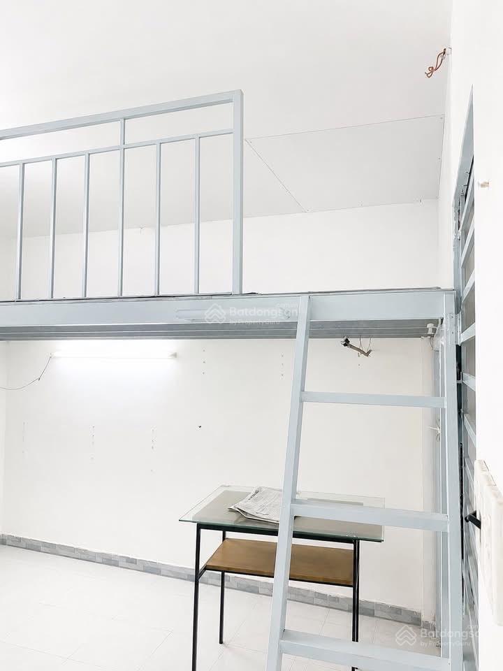 Chỉ 2tr5/th cho thuê phòng trọ 20m2 có ban công, cửa sổ, nhà mặt tiền