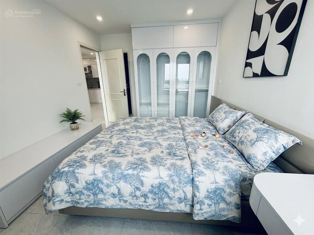 Cho thuê căn hộ toà nhà 18t1 phố hoàng đạo thuý