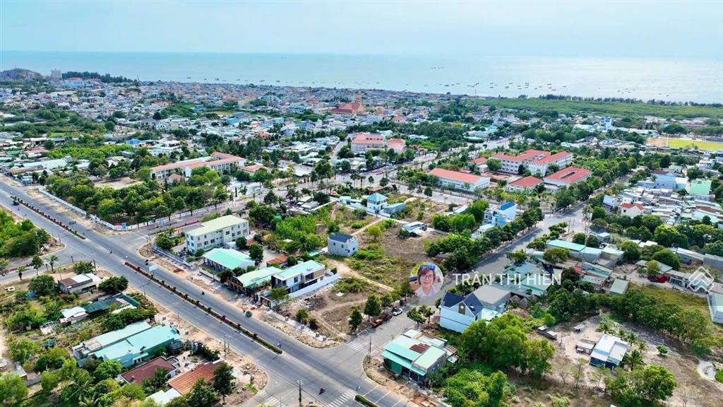 Mặt tiền đường lê duẩn ngay góc nguyễn tất thành  thị trấn long hải  cách biển 1km  1035m2