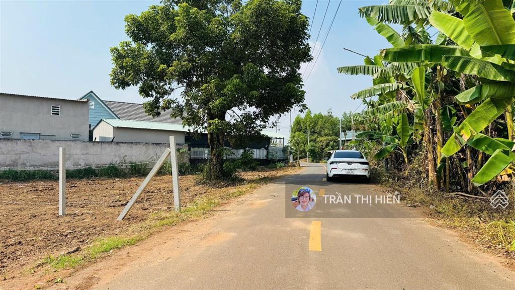 Mặt tiền lê thị hồng gấm  trung tâm thị trấn đất đỏ  brvt ngay chợ đất đỏ  dt 352m2  10x35m