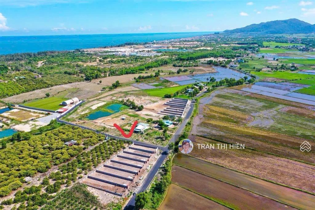 Cách bãi tắm lộc an chỉ 2km  dt 193.6m2  8.7m x 23m sẵn 100m2 thổ cư