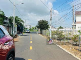 Mặt tiền cao văn ngọc  trung tâm thị trấn đất đỏ  brvt dt 1066m2  ngang 35x29m