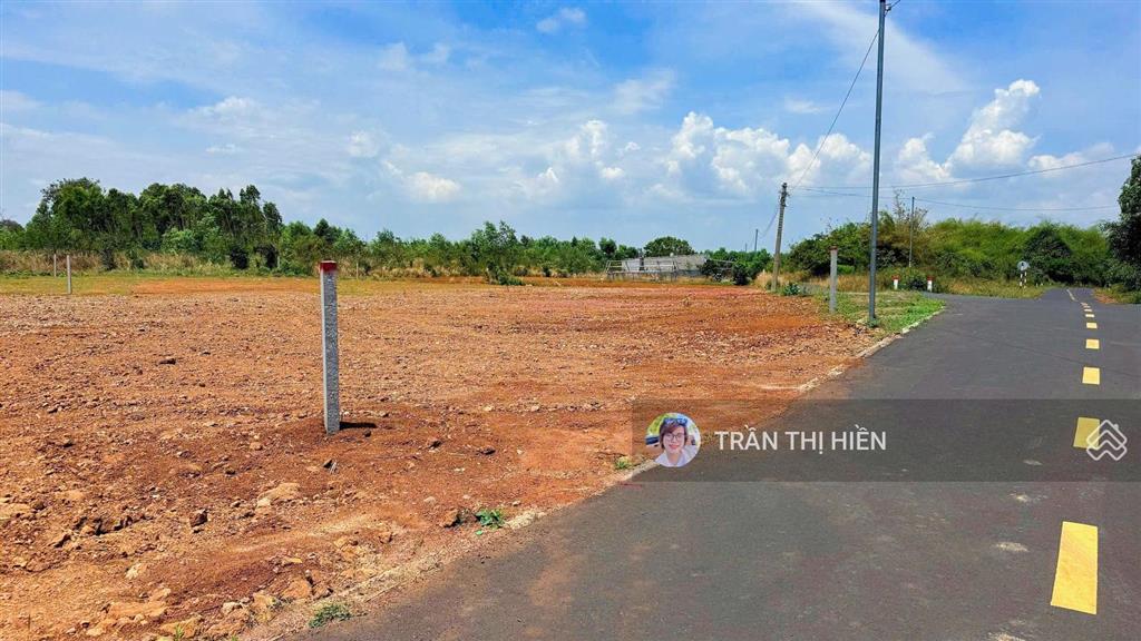 Xã đất đỏ  tp hcm ngay đối diện cổng kcn đất đỏ  dt 1000m2  200m2 ont  15x63m nở hậu 33m