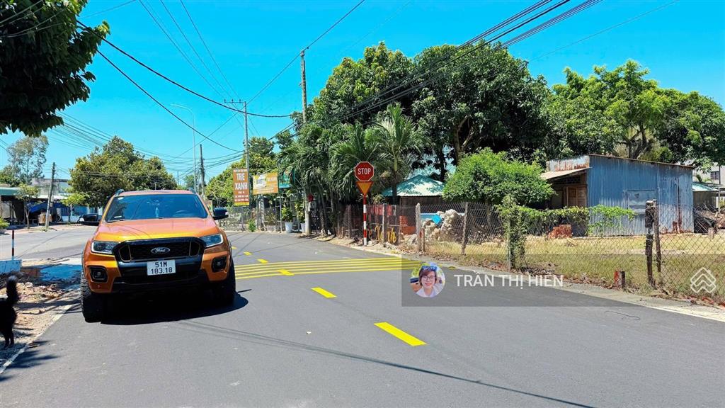 Ngay đường lê duẩn  thị trấn long hải  cách biển chỉ 2km  dt 235,6m2  ngang 7m x 25m nở hậu