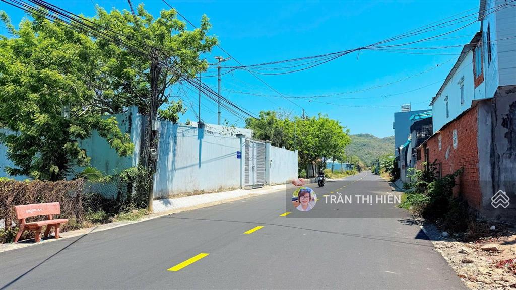 Ngay đường lê duẩn  thị trấn long hải  cách biển chỉ 2km  dt 235,6m2  ngang 7m x 25m nở hậu