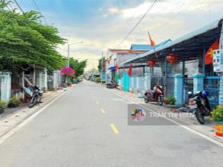 Biển lộc an  đất đỏ  brvt  ra gấp ạ ngang 10x20m  194m2 full thổ cư, gần chợ lộc an