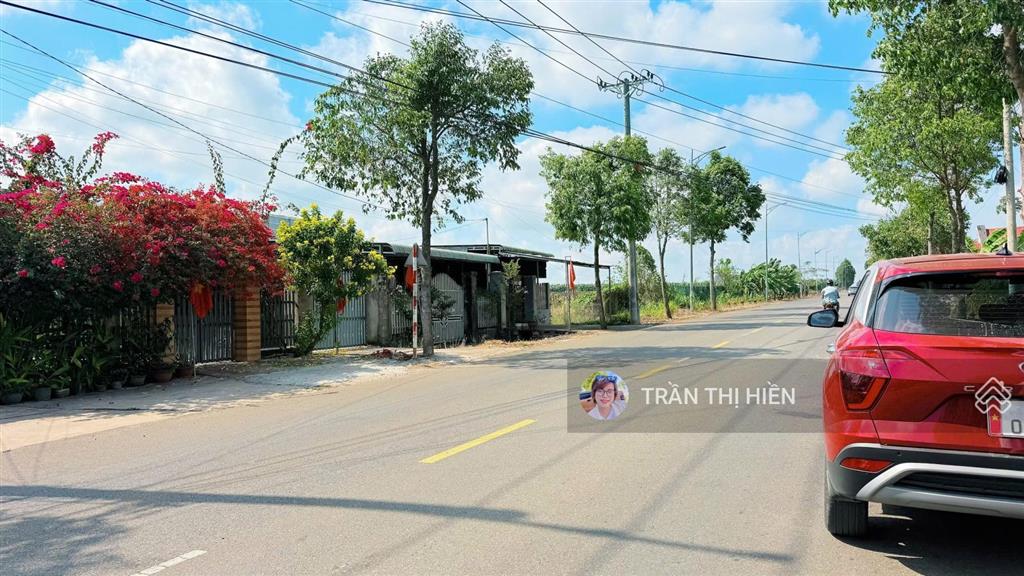 Mặt tiền hương lộ 2  xã nghĩa thành  tp hcm ( brvt cũ)  dt 946,6m2  ngang 15x67m sẵn 100m2