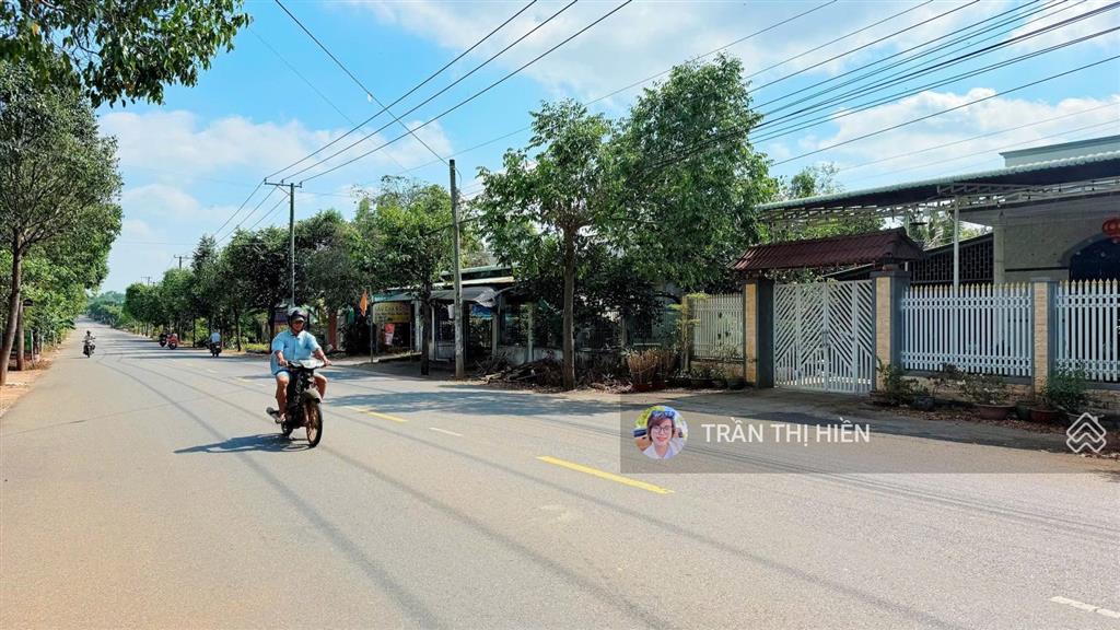 Mặt tiền hương lộ 2  xã nghĩa thành  tp hcm ( brvt cũ)  dt 946,6m2  ngang 15x67m sẵn 100m2