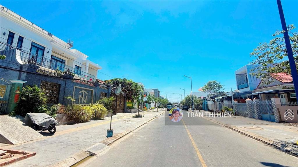 Rẻ nhất khu  tái định cư phước hải  mặt tiền trần quý dõng  hướng đông nam
dt 8m x20m