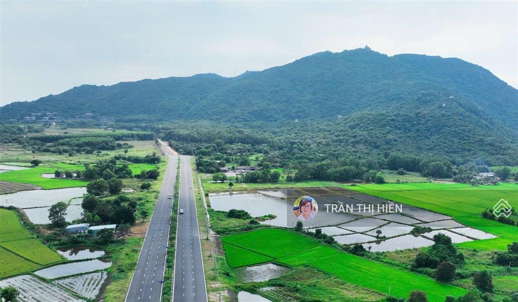 Mặt tiền đường phước hưng  phước hải  cách biển lan rừng resort chỉ 1km  dt 2693m2 sẵn 300m2 tc