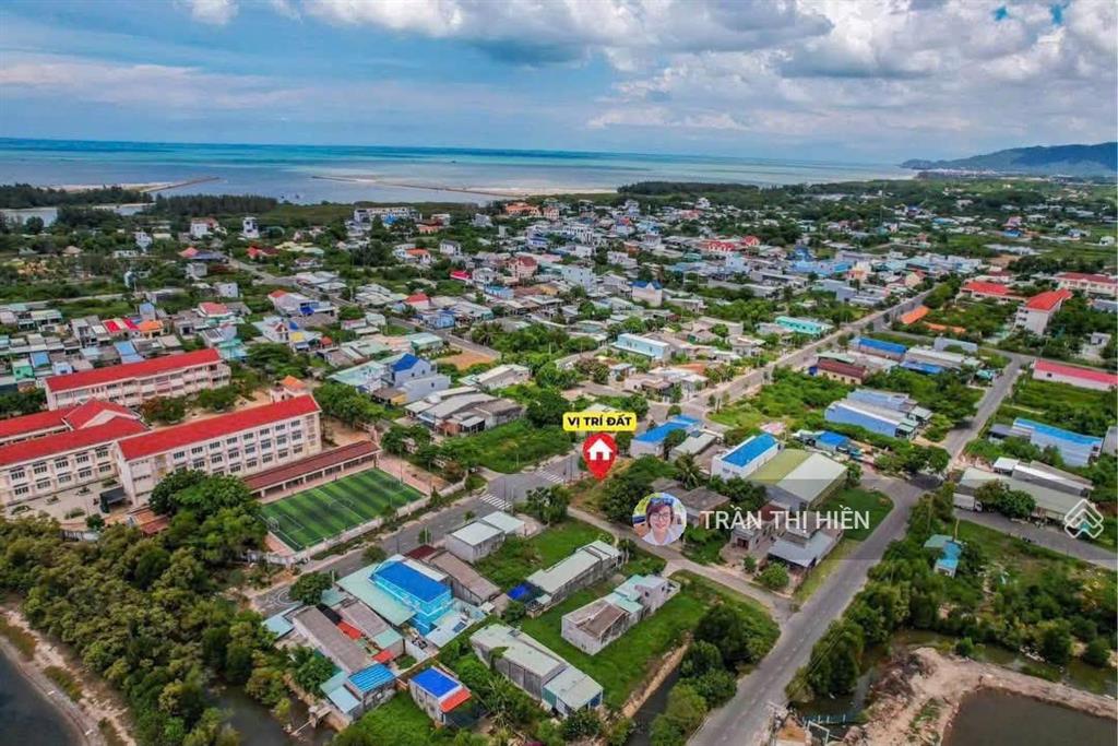Chủ kẹt hạ giá lô góc 8x25m  đất biển lộc an  cách bãi tắm lộc an 1km ngay chợ  trường học