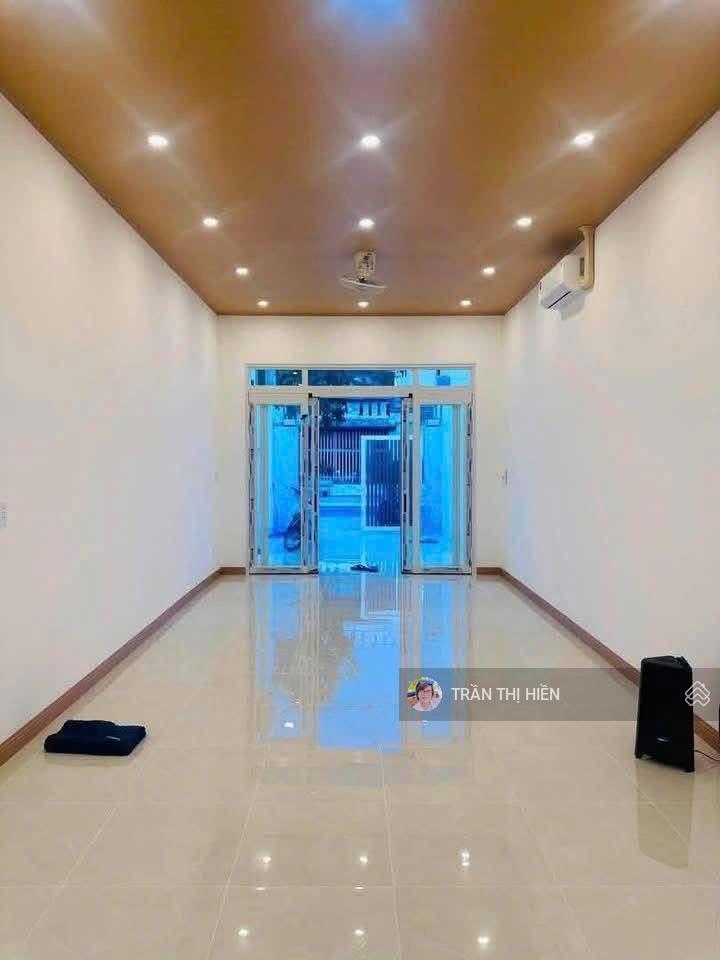 Nhà đẹp mt lạc long quân  hướng biển  khu tđc phước hải  160m2  8x20m