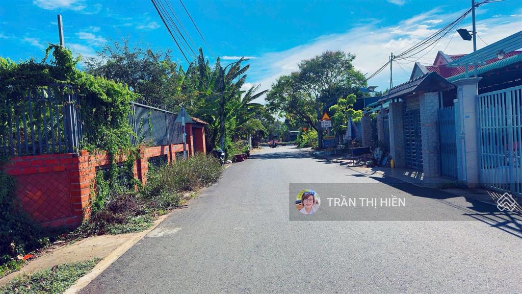Lô góc mặt tiền đường nguyễn kiệm  trung tâm thị trấn đất đỏ  ngay chợ đất đỏ  dt góc 25x22m
