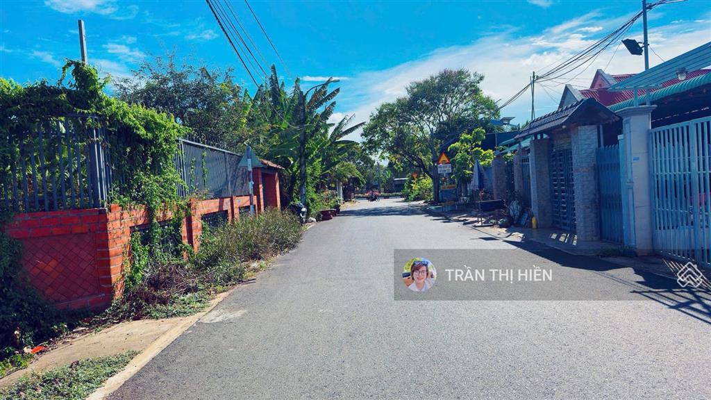 Lô góc mặt tiền đường nguyễn kiệm  trung tâm thị trấn đất đỏ  ngay chợ đất đỏ  dt góc 25x22m