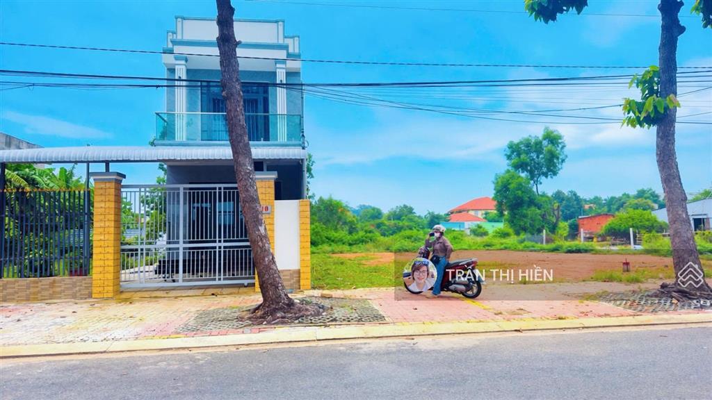 Mặt tiền trần hưng đạo  ngay coffee lee  285m2  ngay chợ long điền