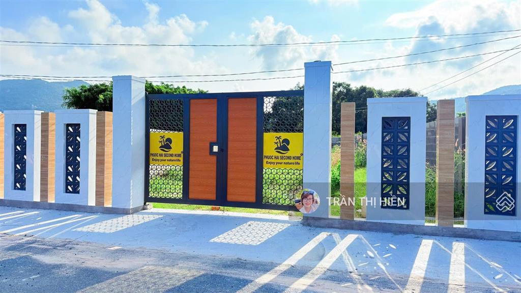 Ngay cạnh hồ sở bông  view núi  10x29m  2,3 tỷ tl