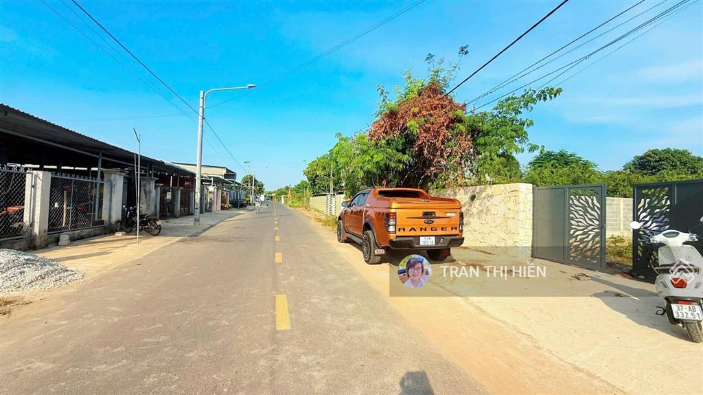 Mặt tiền nguyễn đình chiểu  tt đất đỏ  dt 650m2  ngang 10m x 65m sẵn 80m2 thổ cư