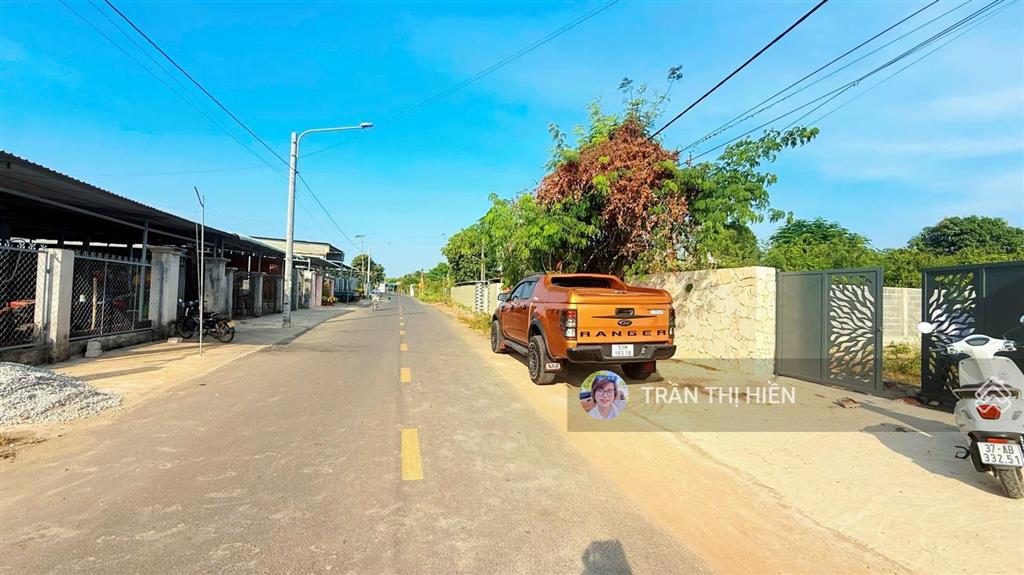 Mặt tiền nguyễn đình chiểu  tt đất đỏ  dt 559m2  ngang 12m x 47m sẵn 120m2 thổ cư