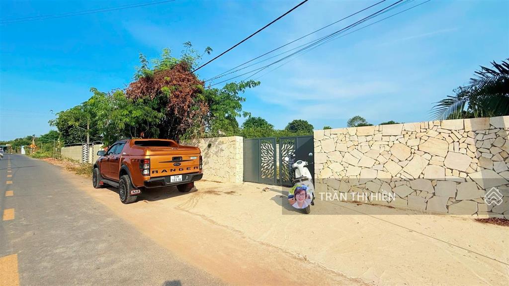 Mặt tiền nguyễn đình chiểu  tt đất đỏ  dt 559m2  ngang 12m x 47m sẵn 120m2 thổ cư