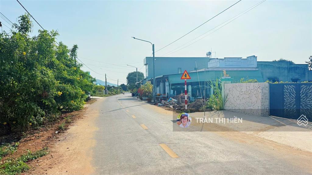 Mặt tiền nguyễn đình chiểu  tt đất đỏ  dt 559m2  ngang 12m x 47m sẵn 120m2 thổ cư