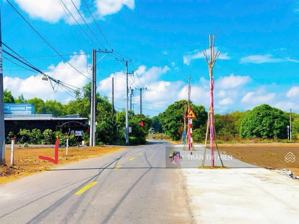 Lô góc 2 mặt tiền nguyễn huệ  xã đất đỏ  558,7m2  ngang 17x36m