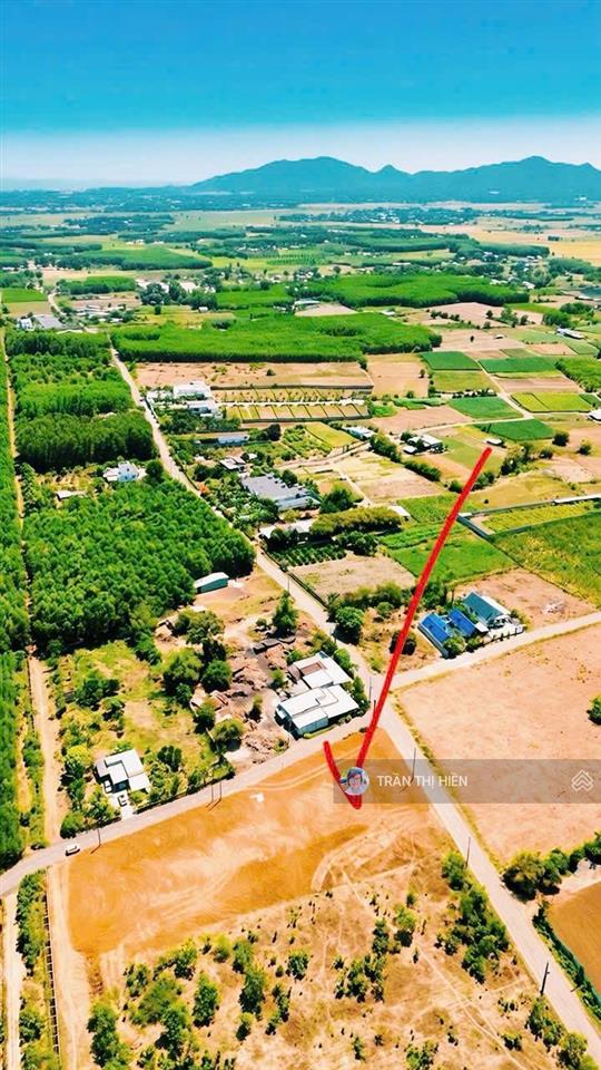 Lô góc 2 mặt tiền nguyễn huệ  xã đất đỏ  558,7m2  ngang 17x36m