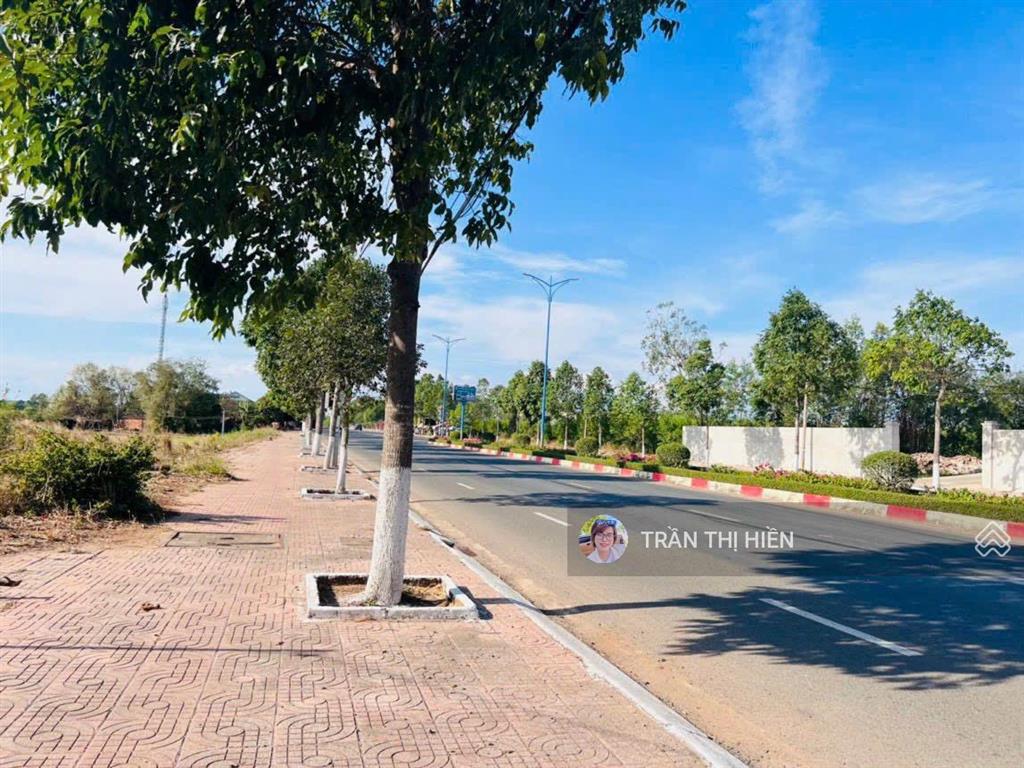 Quá rẻ ngộp bán gấp view mặt tiền tỉnh lộ 52  365m2  8x45m chỉ 2,7 tỷ đã xây rào cổng cảnh quan