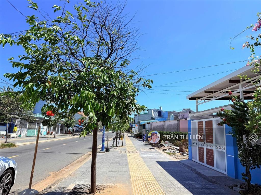 Đi bộ ra biển 300m  khu tái định cư phước hải  8x20m siêu rẻ