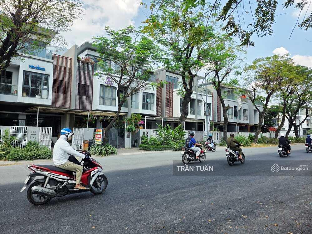 Phố đông village cấn bán gấp, dt 6x20m 3 tầng, sổ hồng riêng