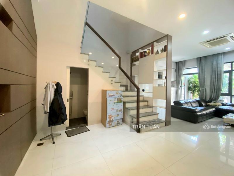 Cho thuê nhà đủ nội thất 6x20m, 3 tầng phố đông village, nhà đẹp ở ngay