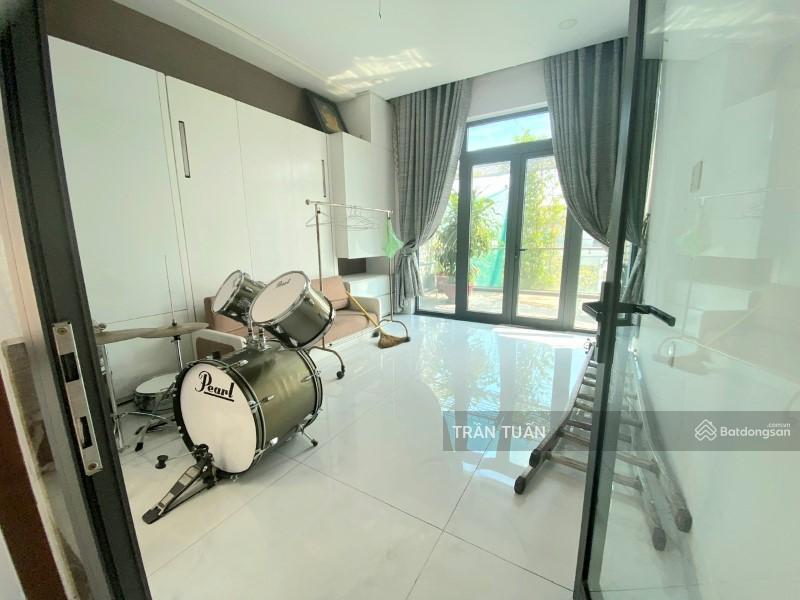 Cho thuê nhà đủ nội thất 6x20m, 3 tầng phố đông village, nhà đẹp ở ngay