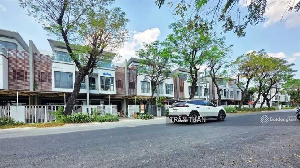 Biệt thự vườn phố đông village  cần bán gấp  6m x 22m, 3 tầng, shr  chỉ 13 tỷ!