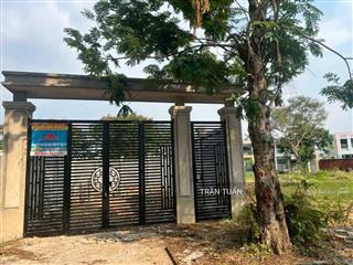 Nền biệt thự đại học mở q. 9 ngay sông, shr, cần tiền bán gấp chỉ 40tr/m2