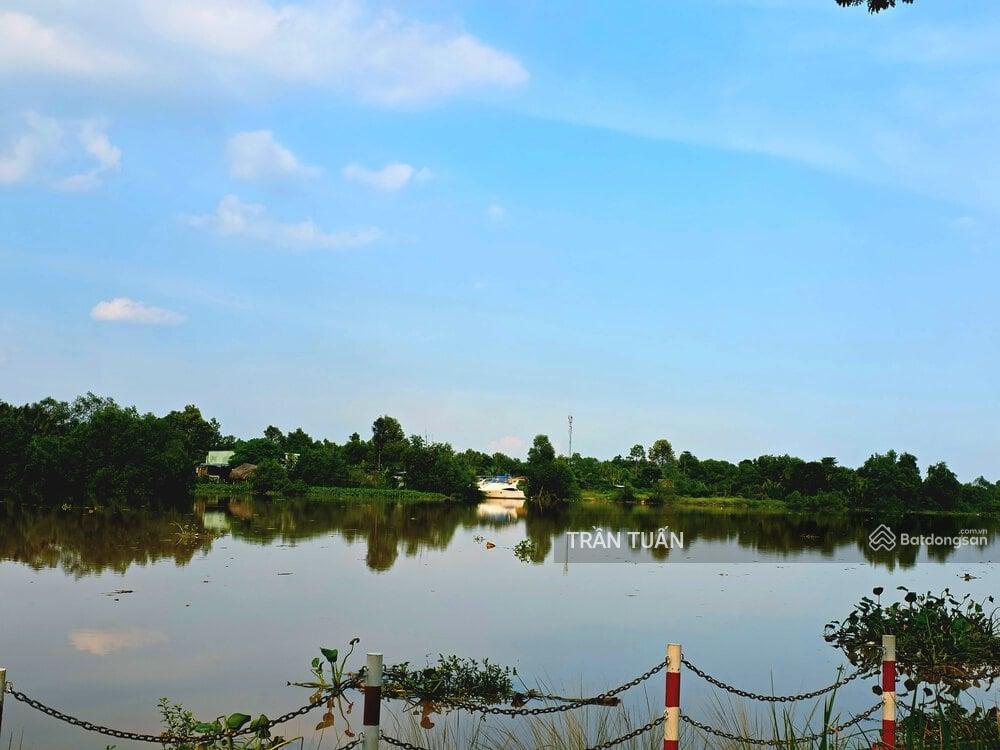 Nền biệt thự đại học mở q. 9 ngay sông, shr, cần tiền bán gấp chỉ 40tr/m2