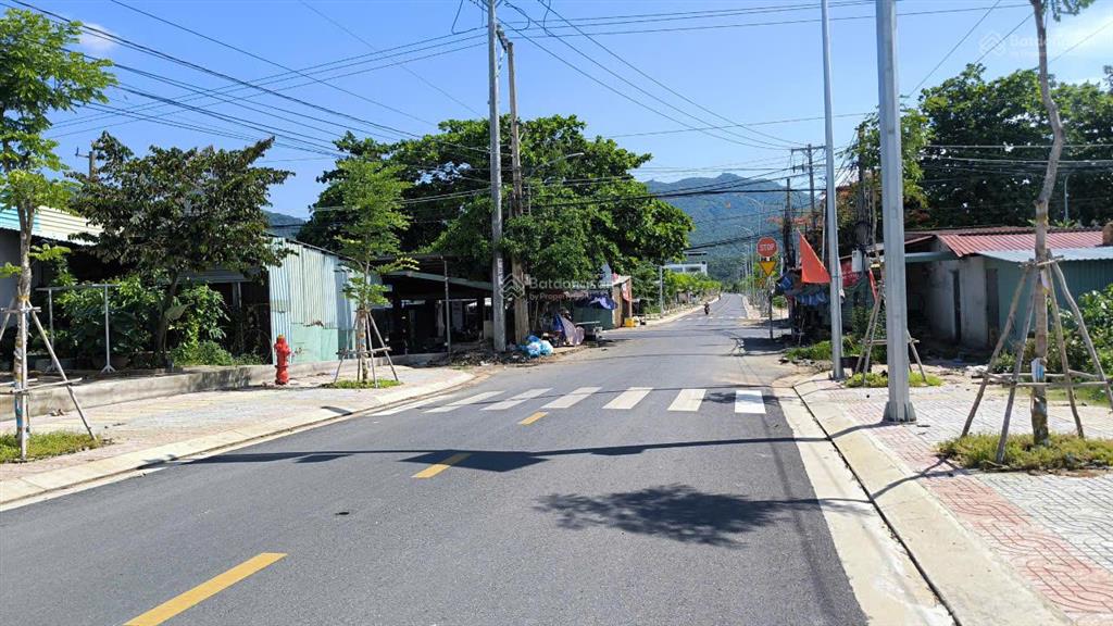 Bán 197.5m² (ngang 5m dài 39.5m /100m2 tc) trung tâm xã châu pha
