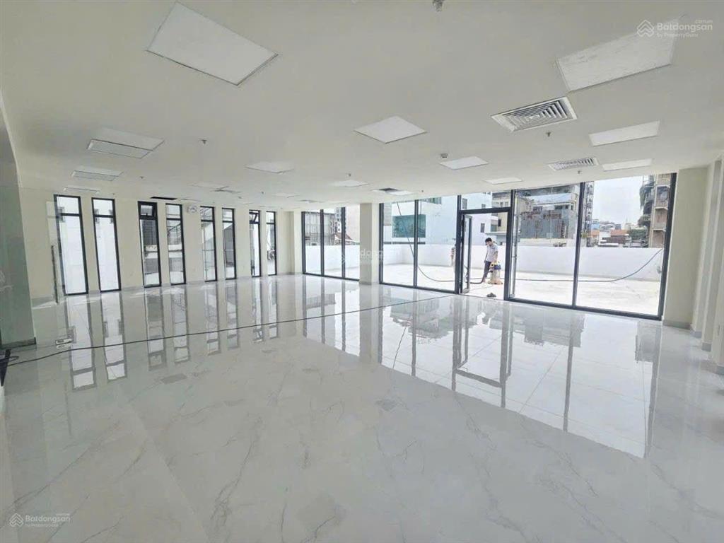 Tòa nhà góc 14m x 22m hầm trệt 6 lầu, thang máy pccc